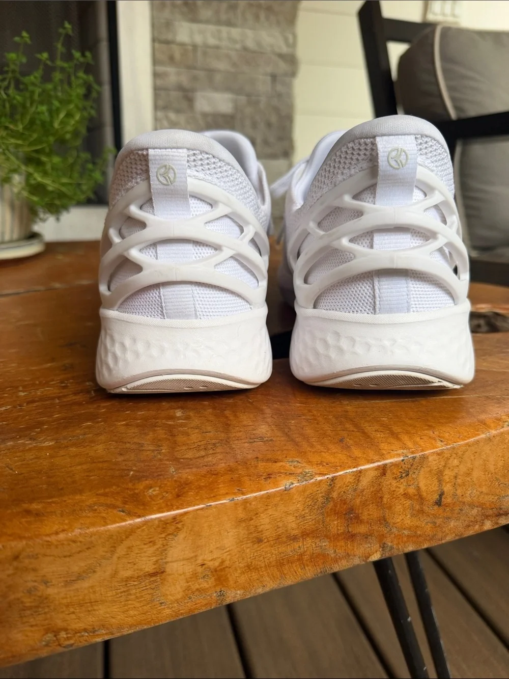 KIZIK Athens Hands-Free Sneaker